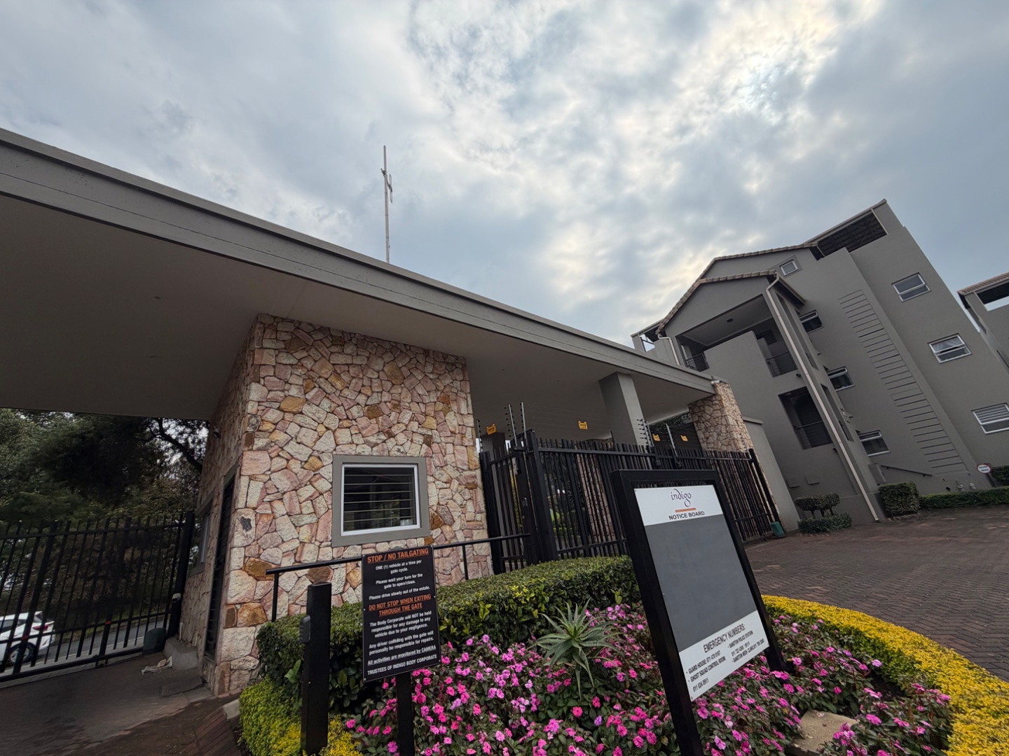 Modern 2 bed 2 bath ground unit to rent in Bryanston !